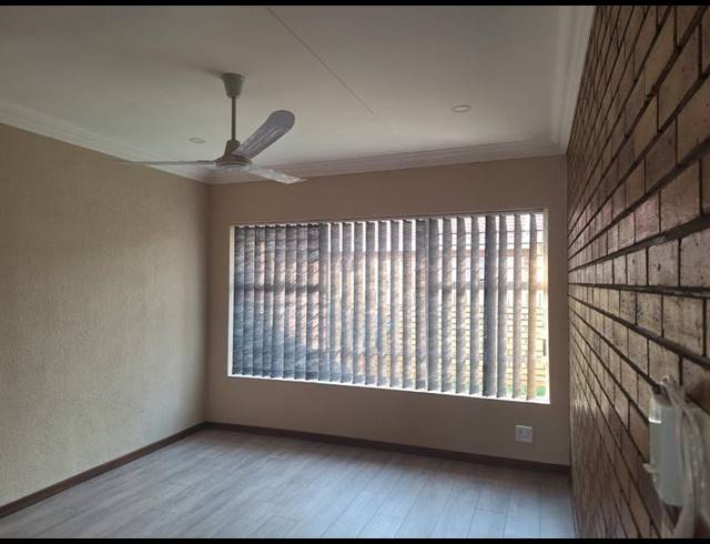 2 BEDROOM TOWNHOUSE FOR SALE IN STRUBENVALE